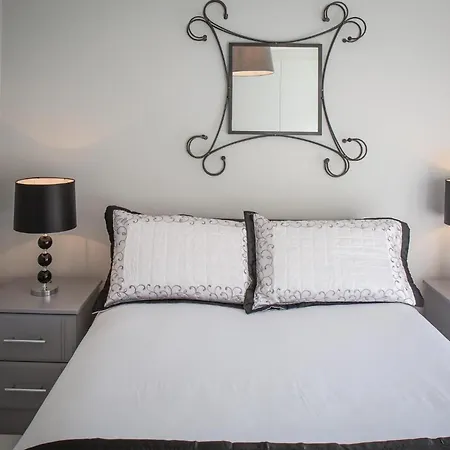 Pink Blossom Appartement Clifden